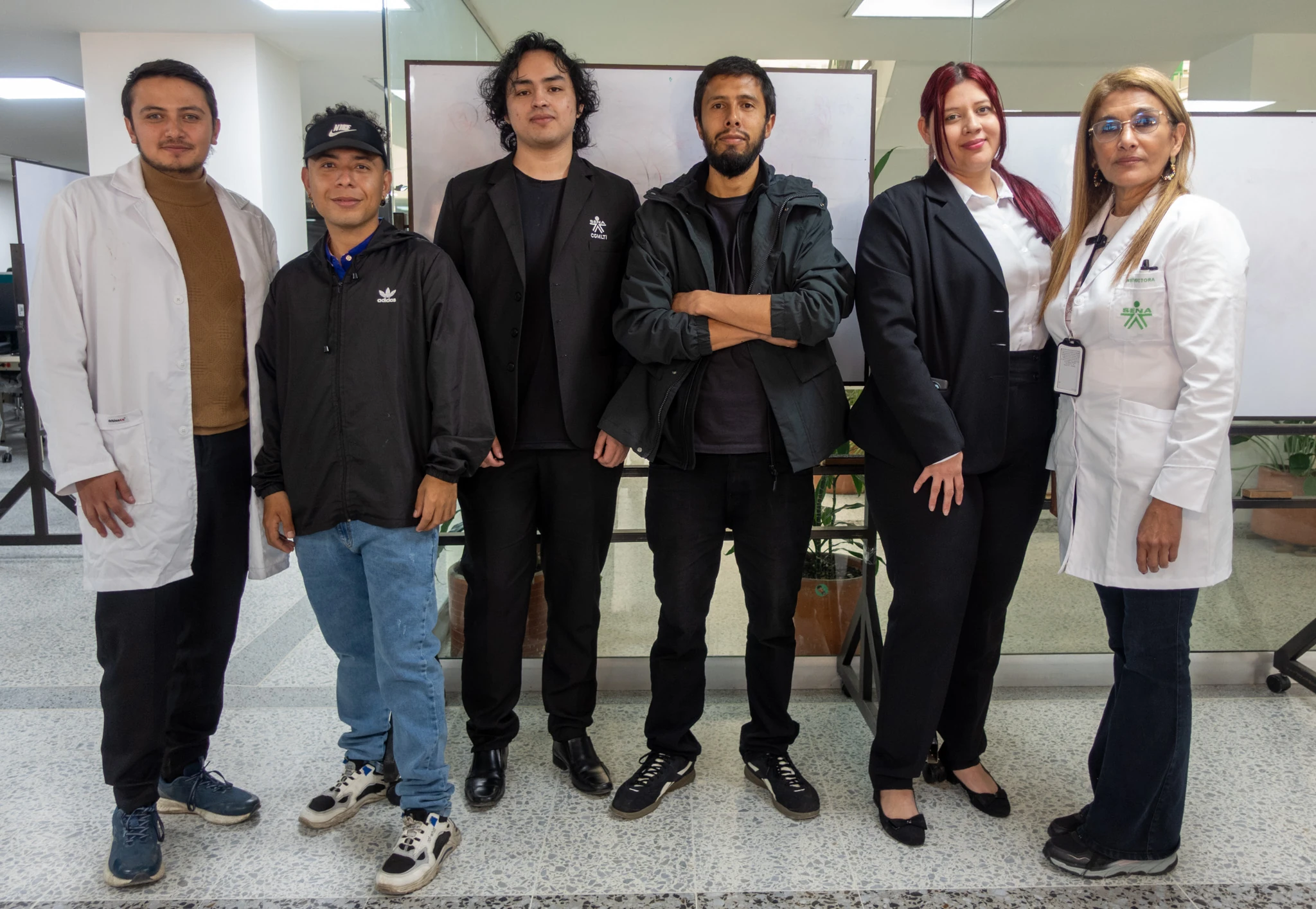Equipo de HyntibIA junto a Instructores del SENA